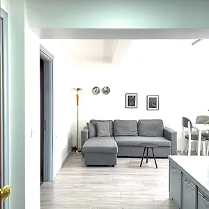 https://city-center-2br-apartment.albaniahotels.org